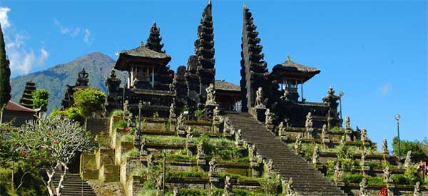 Read more about the article Bali Temples With Besakih Temple